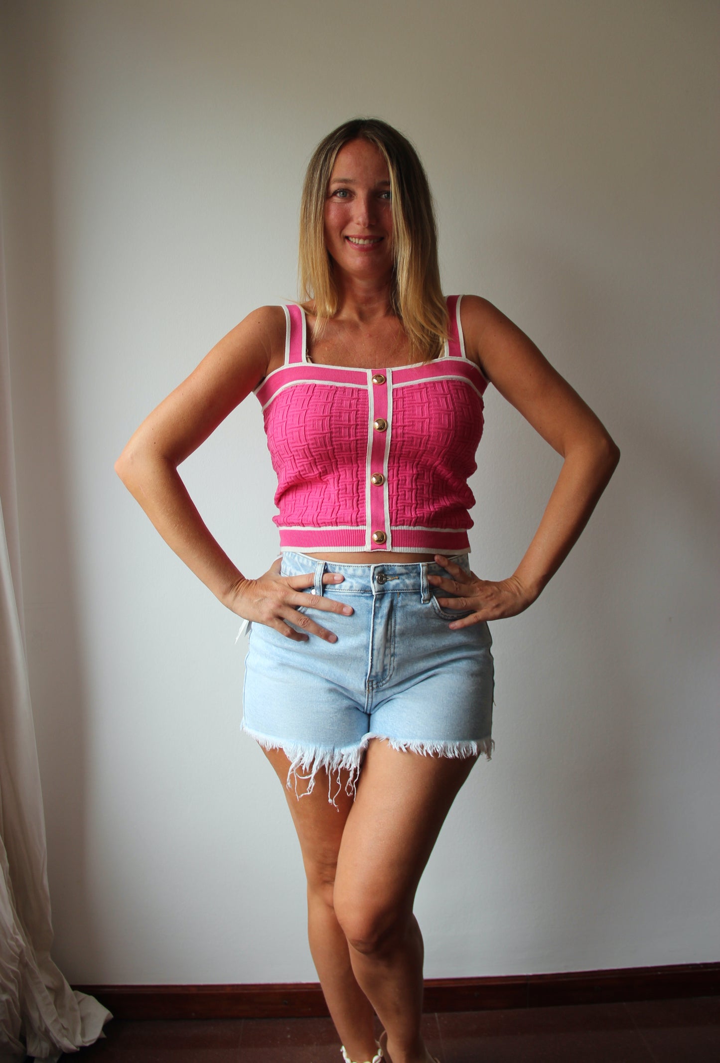 Top Textura Tirante Ancho Fucsia
