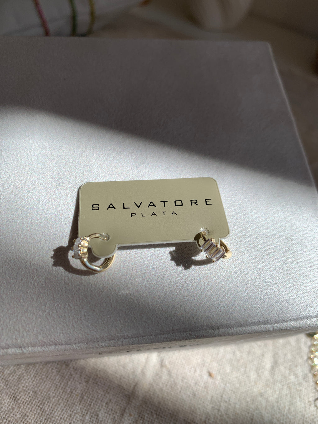 PENDIENTES PLATA CHAPADO DORADO ARO CIRCONITAS BLANCA BAGUET
