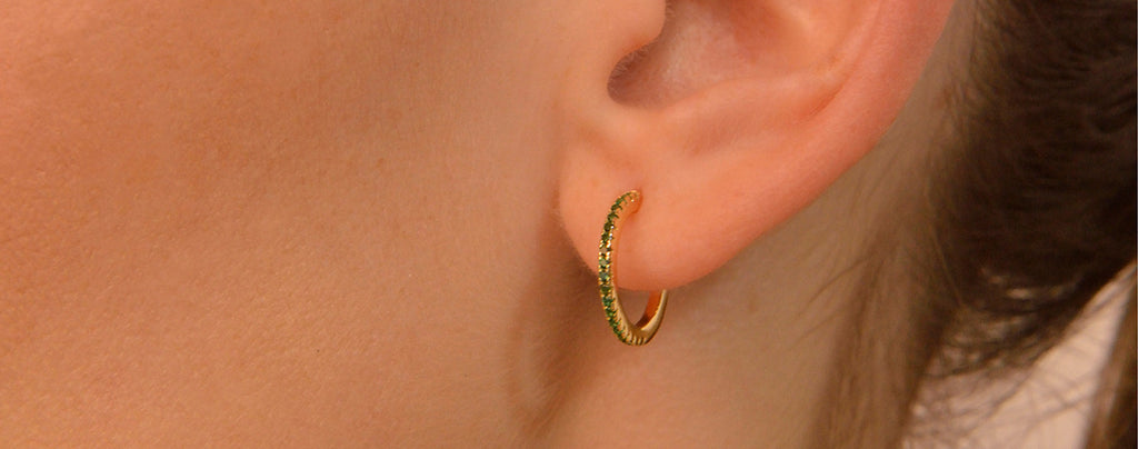 PENDIENTES PLATA CHAPADO DORADO ARO CIRCONITAS VERDE (1CM/M)